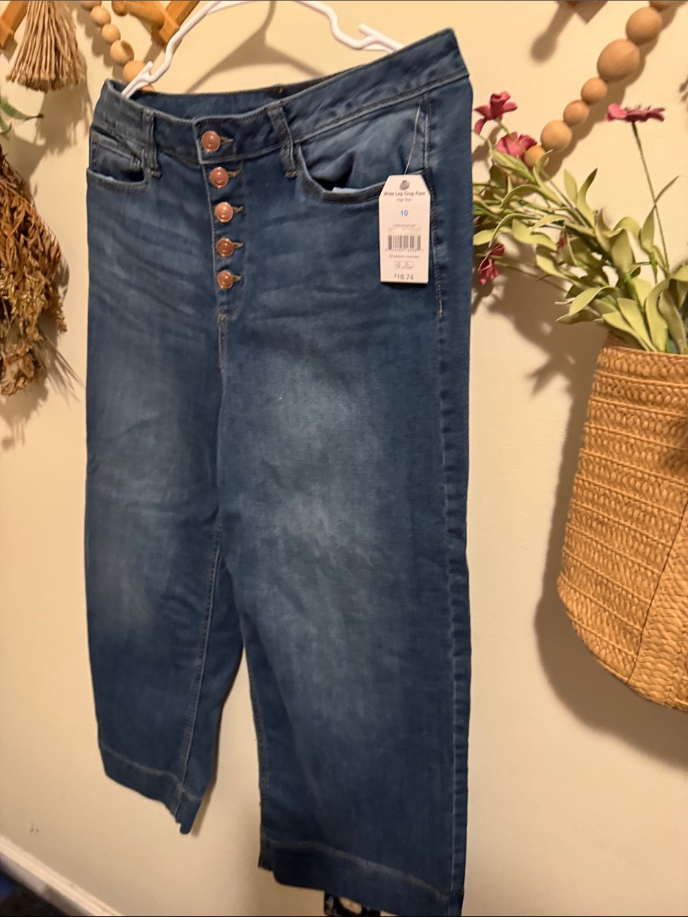 Time and Tru Mid-Rise Button-Fly Cropped Blue Jeans